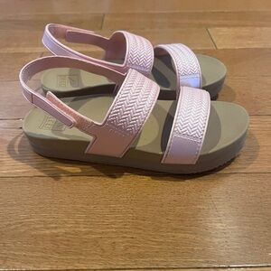 Kids pink Reef water Vista sandals size C1
